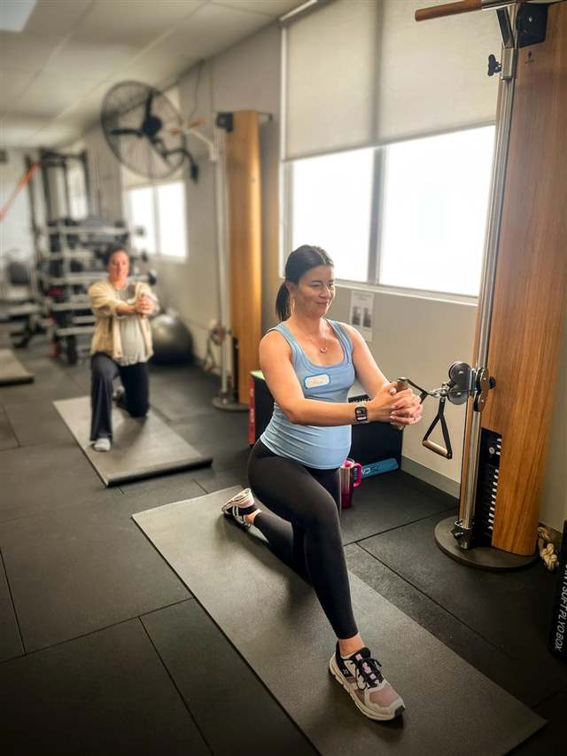 Pregnant woman doing a pallof press